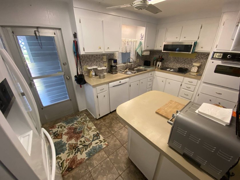 **Located in an active, resort style, pet friendly, land leased - photo 4