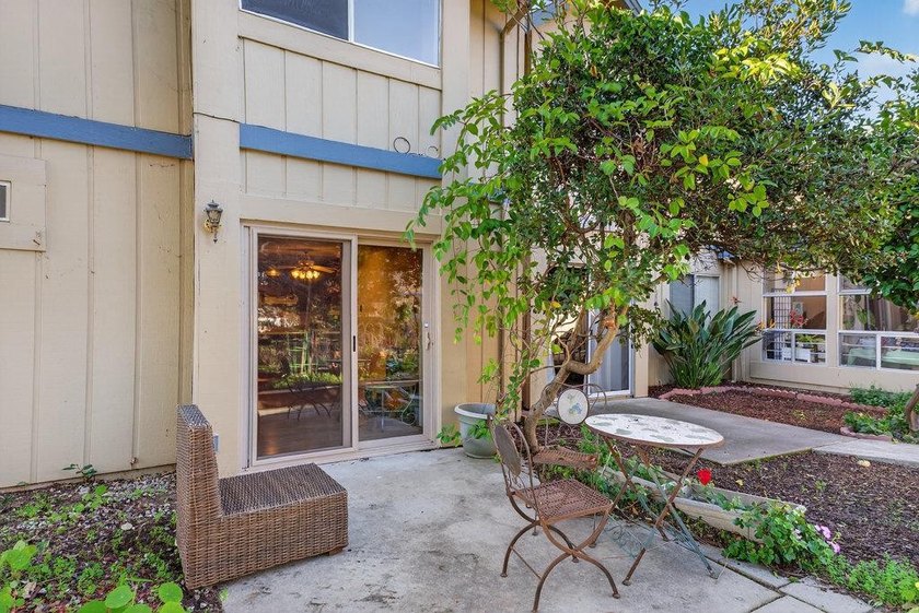 Welcome to Vista Prieta, a desirable senior community in Live - photo 21
