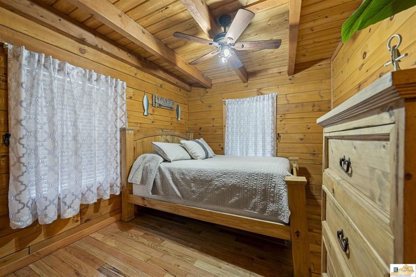 Turnkey lakefront opportunity on Barren River Lake! This fully - photo 12