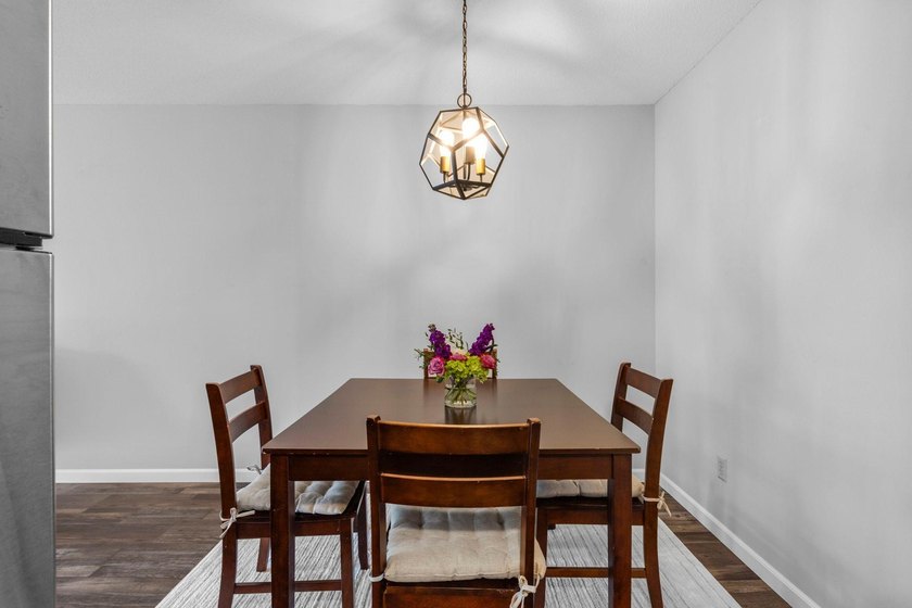 Affordable lake living at Medicine Lake! This top-floor 1-bed - photo 4