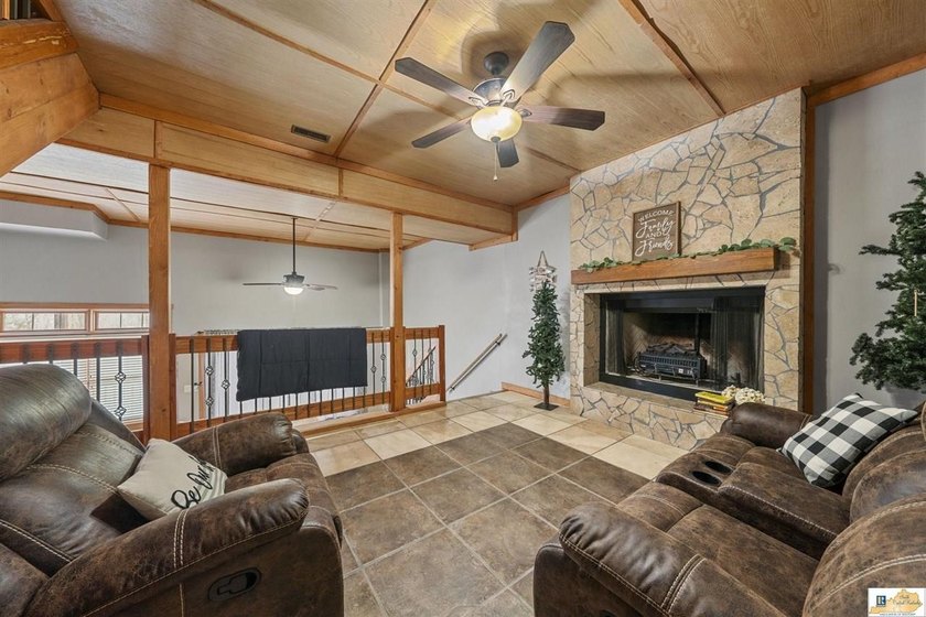 Turnkey lakefront opportunity on Barren River Lake! This fully - photo 25