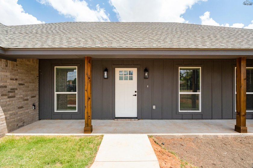 Incredible new construction home in desirable Holliday ISD! This - photo 2