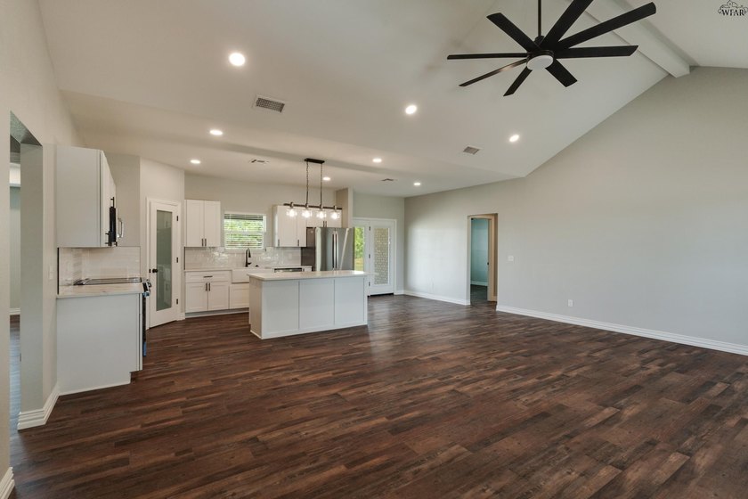 Incredible new construction home in desirable Holliday ISD! This - photo 5