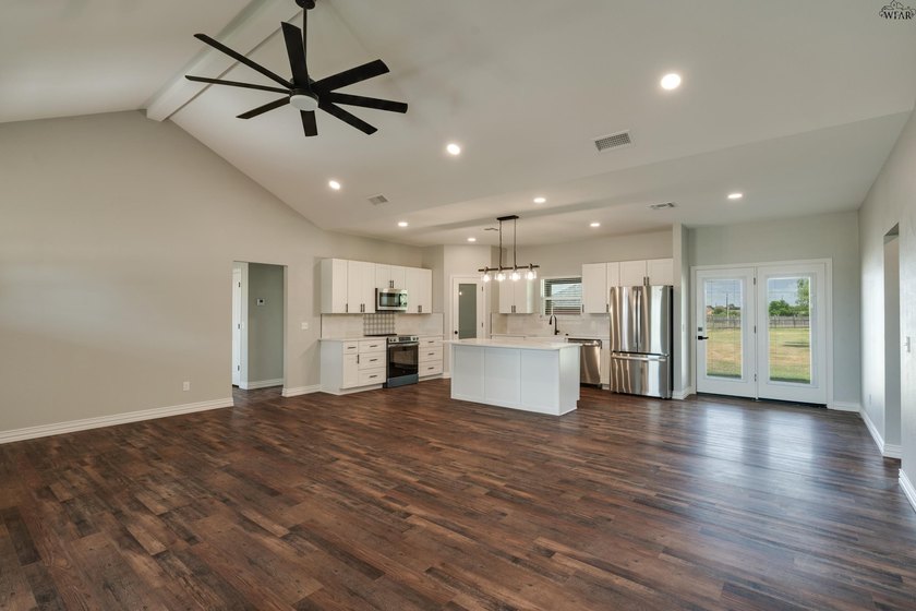 Incredible new construction home in desirable Holliday ISD! This - photo 6