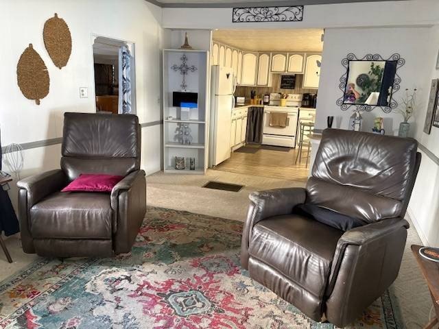 Welcome to easy, carefree Florida living in this charming and - photo 7