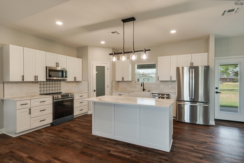 Incredible new construction home in desirable Holliday ISD! This - photo 7