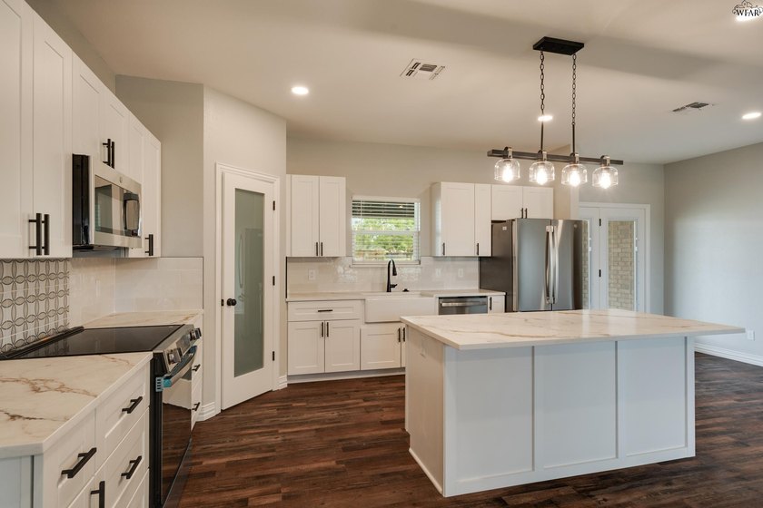Incredible new construction home in desirable Holliday ISD! This - photo 8