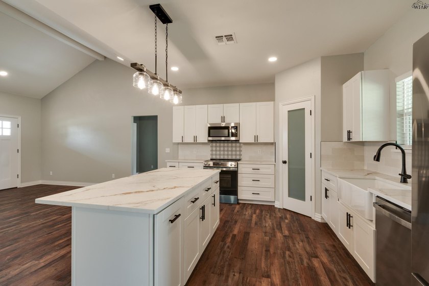 Incredible new construction home in desirable Holliday ISD! This - photo 9