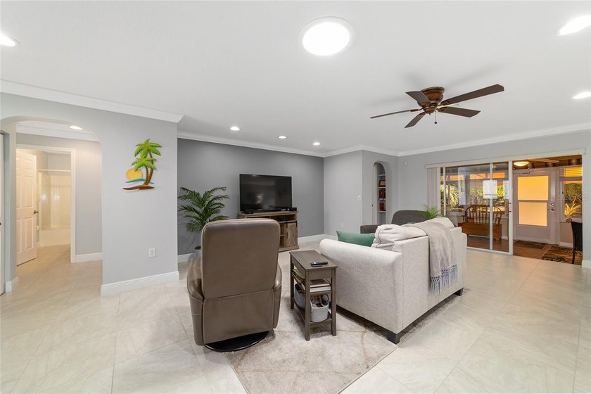 PRIVATE CORNER LOT | NEW ROOF | WHOLE-HOUSE GENERATOR | 1-YEAR - photo 11