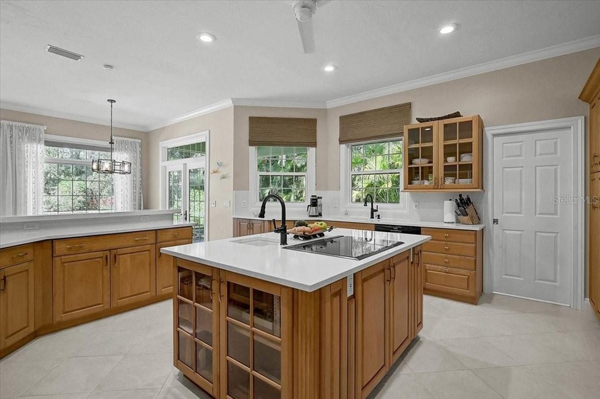 Under contract-accepting backup offers. METICULOUSLY MAINTAINED - photo 11