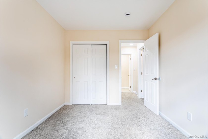Move right into this renovated, Townhouse, with 2-bedrooms, 1.5 - photo 15