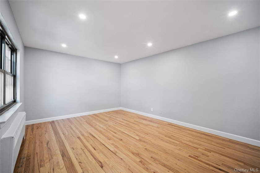 Beautiful 2 Bedroom Upper Unit in Desirable Windsor Oaks. This - photo 11