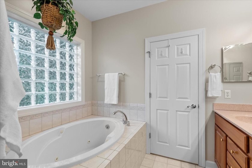 Buyer Contract fell Thru 11 Burr Drive, is a meticulously - photo 31