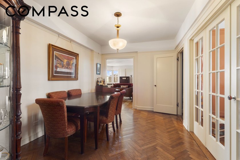 Move-In Ready! Light-filled high floor magnificently renovated 2 - photo 3