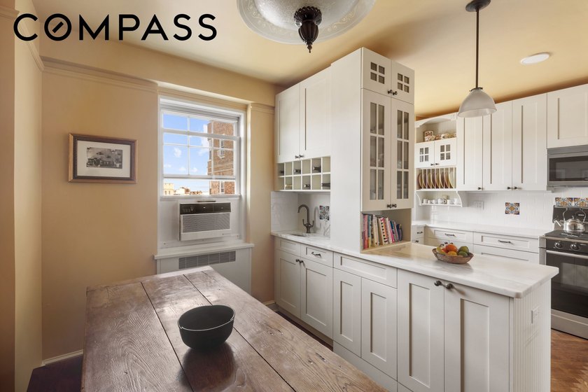 Move-In Ready! Light-filled high floor magnificently renovated 2 - photo 5
