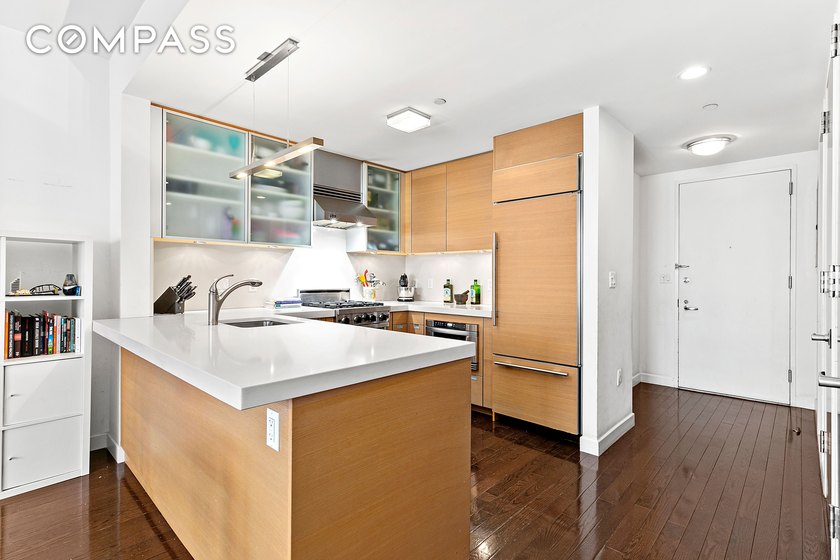 Residence 3E at Hudson Hill Condominium is a rare and expansive - photo 2