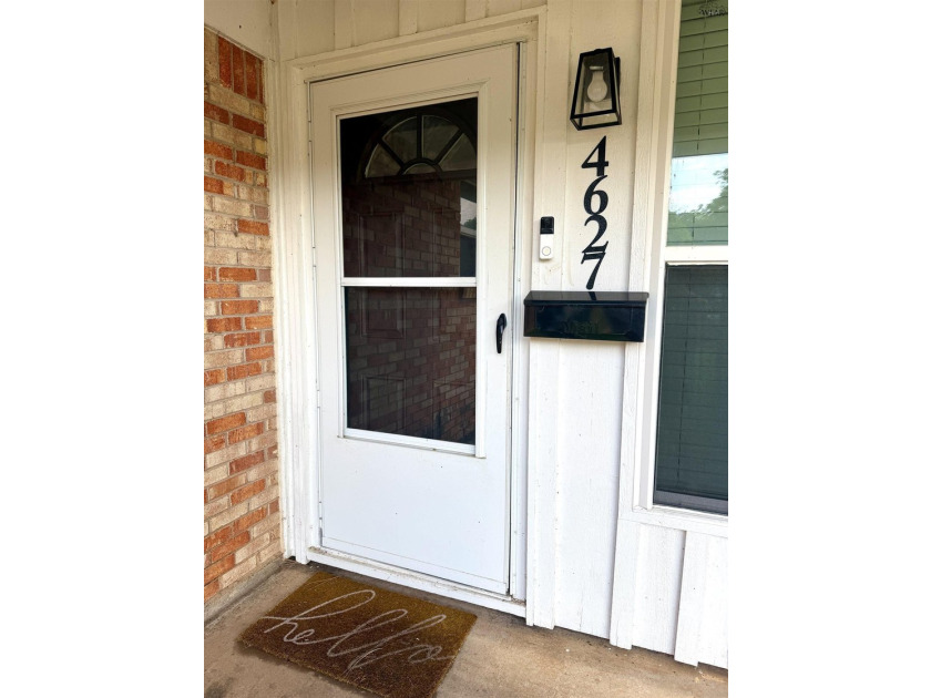 Step inside this 3-bedroom, 1.5-bath home offering comfortable - photo 4