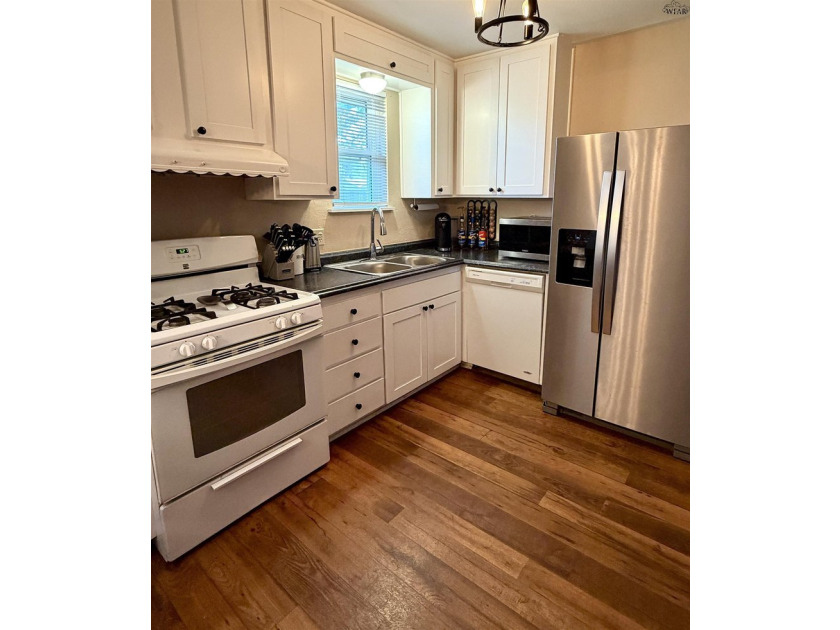 Step inside this 3-bedroom, 1.5-bath home offering comfortable - photo 10