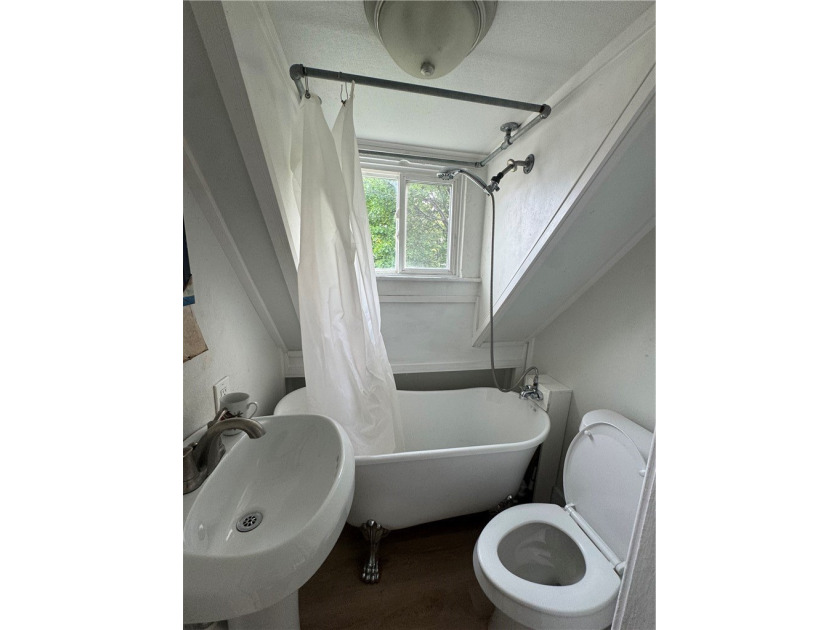 Amazing investor opportunity with strong cash flow potential! - photo 9
