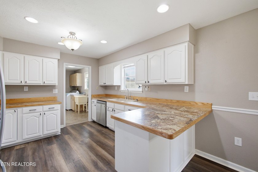 Location, Space &amp; Updates - This One Has It All! Don't miss this - photo 12