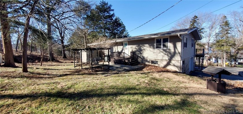 3 Bedroom, 2 bath home with unfinished basement for storage or - photo 3