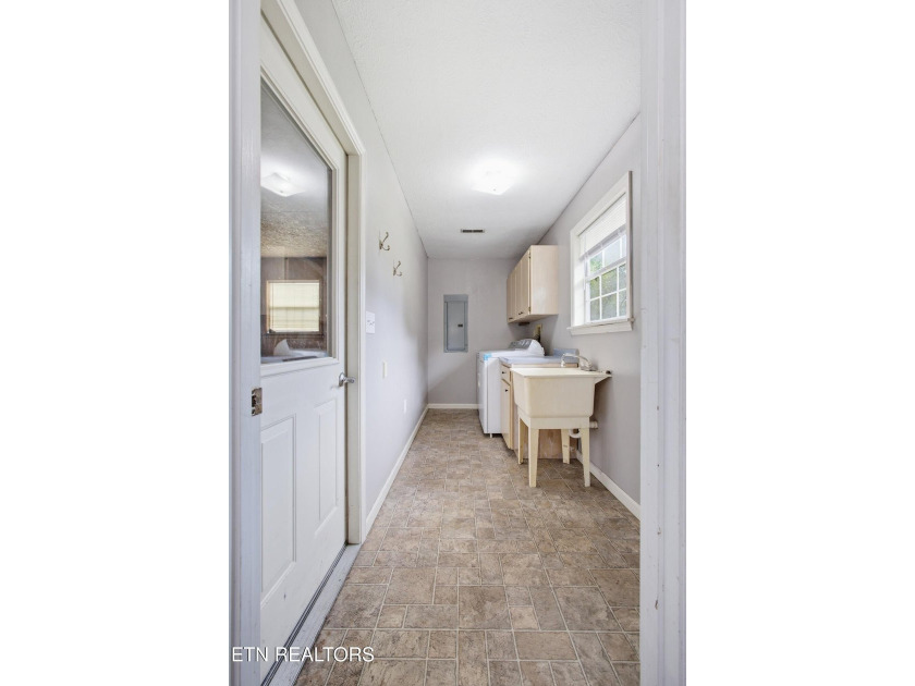 Location, Space &amp; Updates - This One Has It All! Don't miss this - photo 23