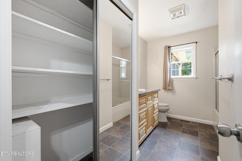 Location, Space &amp; Updates - This One Has It All! Don't miss this - photo 24