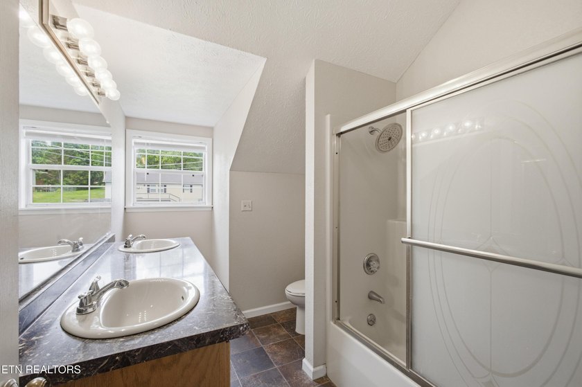Location, Space &amp; Updates - This One Has It All! Don't miss this - photo 27