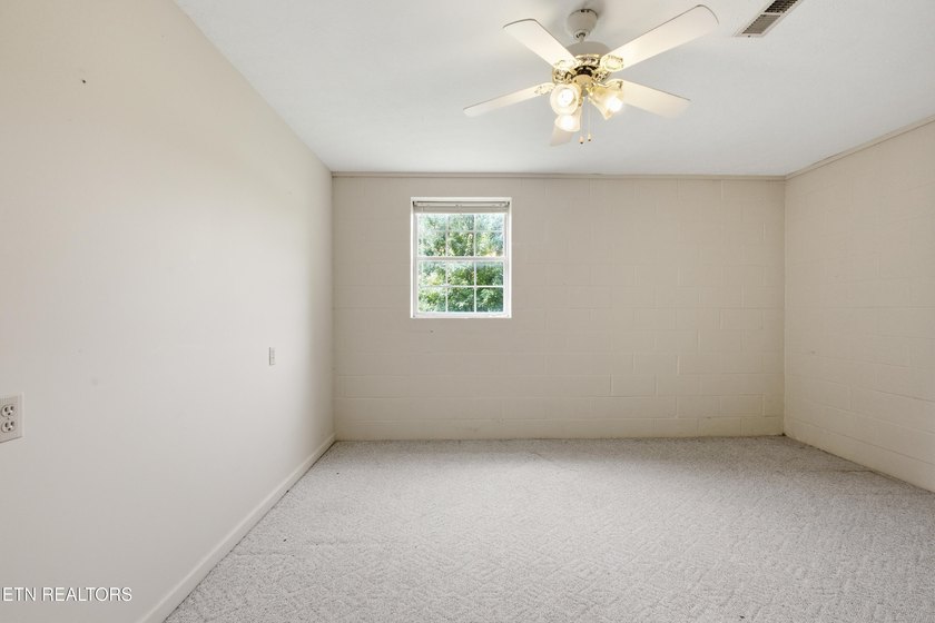 Location, Space &amp; Updates - This One Has It All! Don't miss this - photo 34