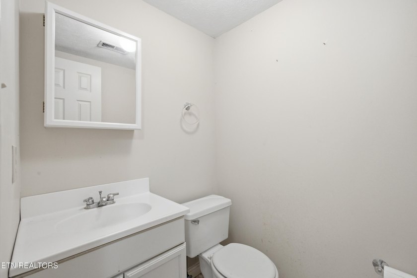 Location, Space &amp; Updates - This One Has It All! Don't miss this - photo 36