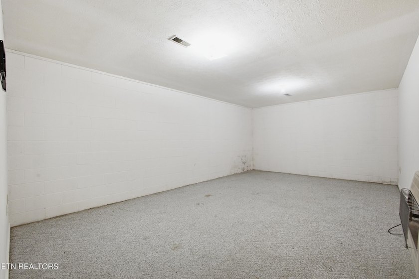Location, Space &amp; Updates - This One Has It All! Don't miss this - photo 37