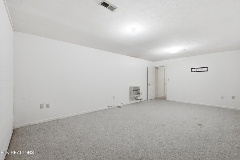 Location, Space &amp; Updates - This One Has It All! Don't miss this - photo 38