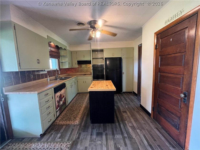 Well-maintained 3-bedroom, 2 full bath home situated on a - photo 7