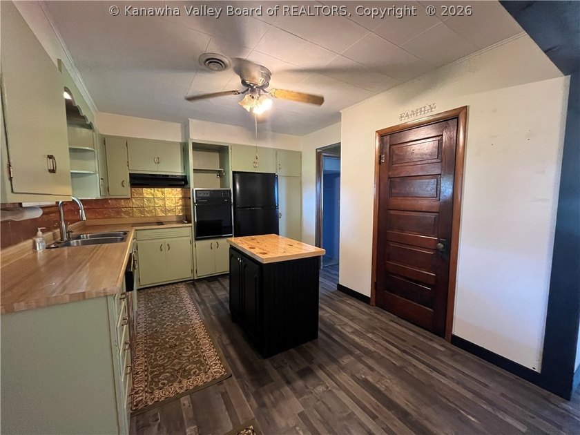 Well-maintained 3-bedroom, 2 full bath home situated on a - photo 8