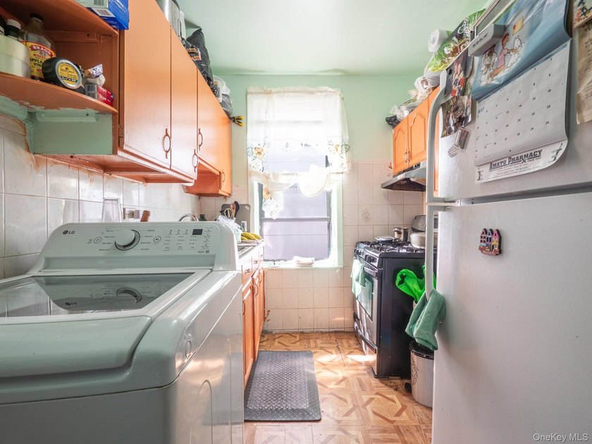 Opportunity awaits in East Tremont, The Bronx! Enjoy a - photo 14