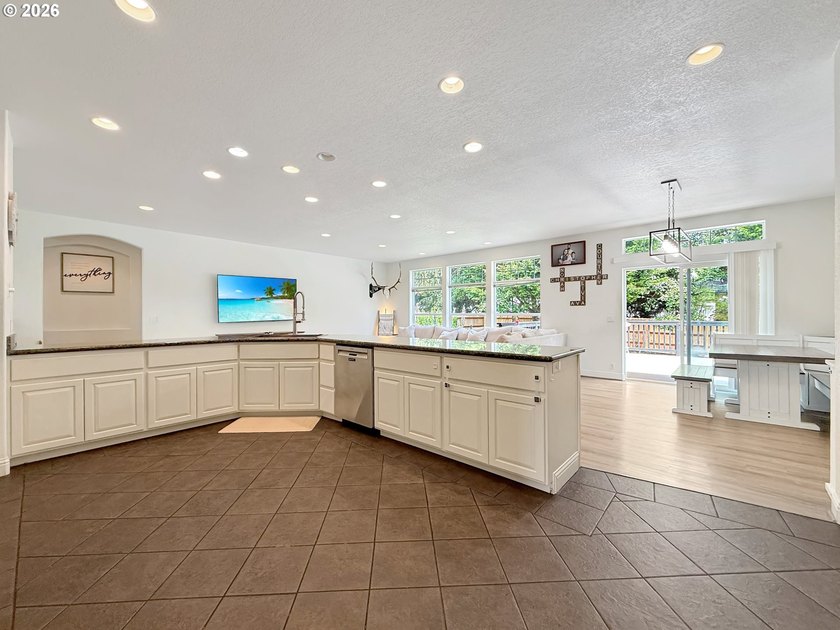 Welcome to your coastal retreat, a custom energy-efficient home - photo 16