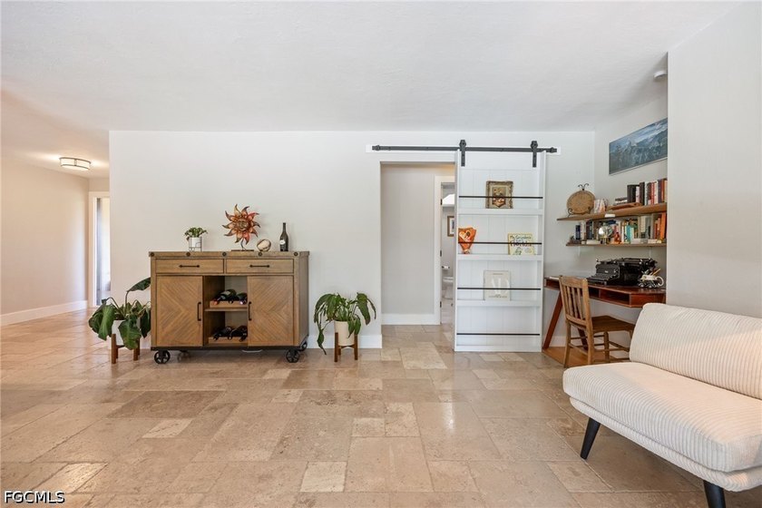Beautifully remodeled Fort Myers pool home on an oversized - photo 22