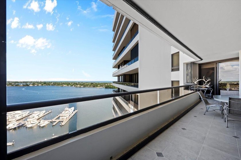 Experience refined coastal living in this beautifully updated - photo 27