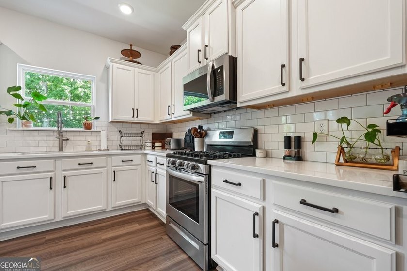 Privacy, peaceful wooded views, and modern construction come - photo 14