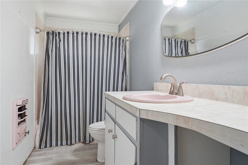 Don't miss out on this charming 2-bdrm,1 bath cottage peacefully - photo 17