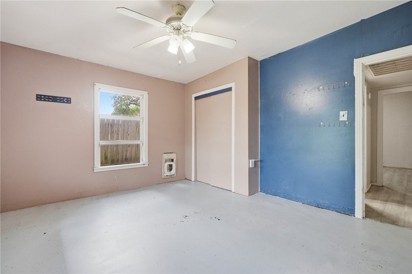 Don't miss out on this charming 2-bdrm,1 bath cottage peacefully - photo 19