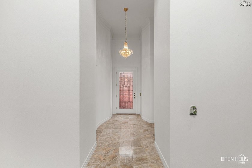 The heart of the home has a whole new look! This beautiful home - photo 6