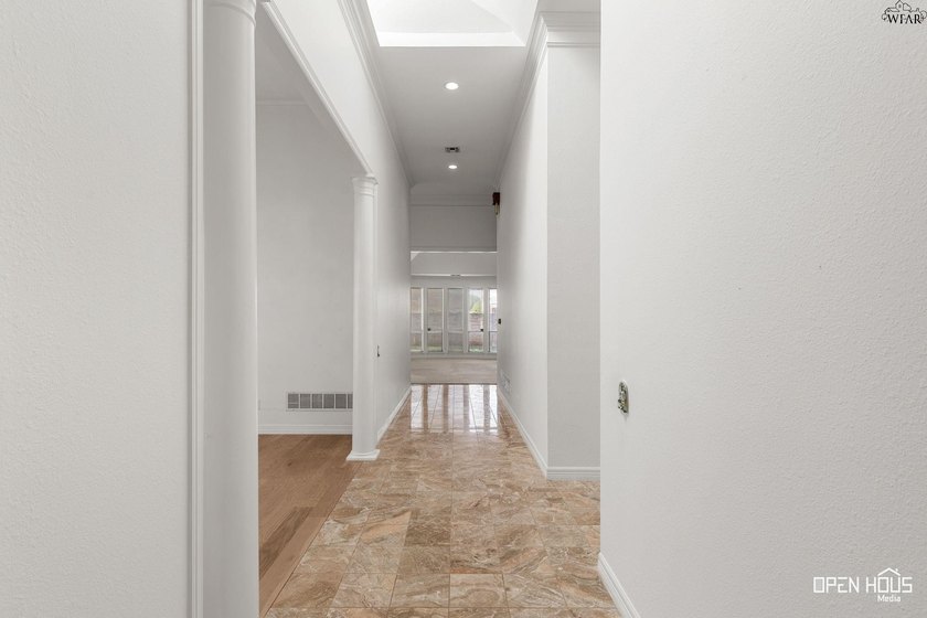The heart of the home has a whole new look! This beautiful home - photo 7