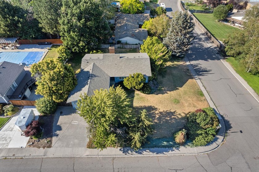MLS# 288429 Welcome home to this classic 1978-built residence in - photo 29