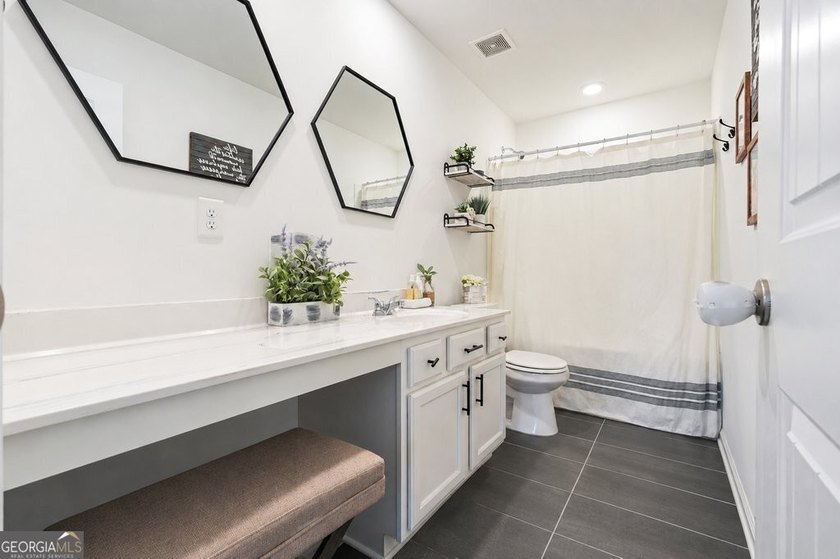 Privacy, peaceful wooded views, and modern construction come - photo 36