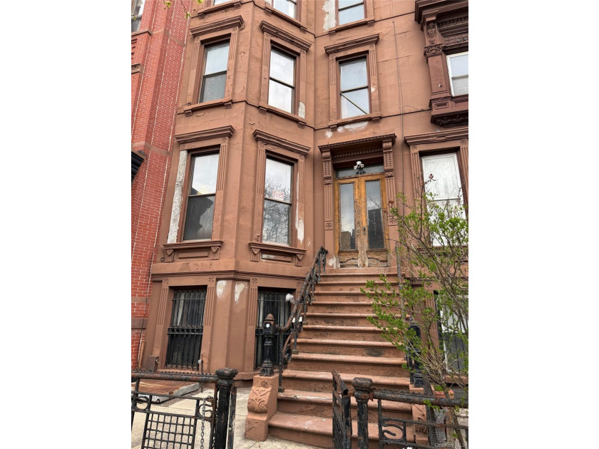 This classic four-story brownstone with beautiful architectural - photo 2