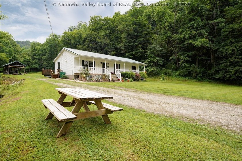 PEACEFUL, PRIVATE COUNTRY SETTING ON 1.2 ACRES IN POCA! THIS - photo 3