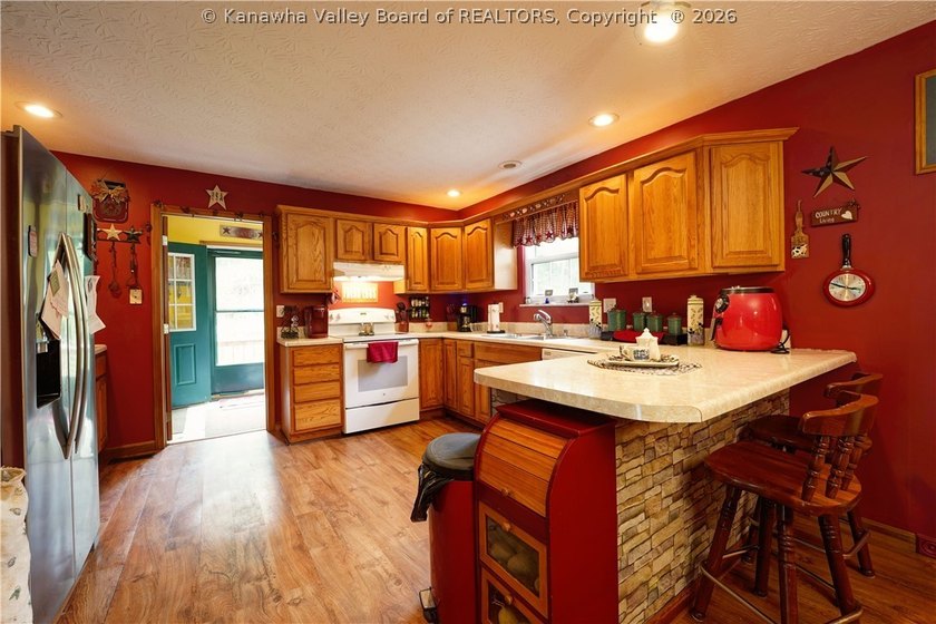 PEACEFUL, PRIVATE COUNTRY SETTING ON 1.2 ACRES IN POCA! THIS - photo 6
