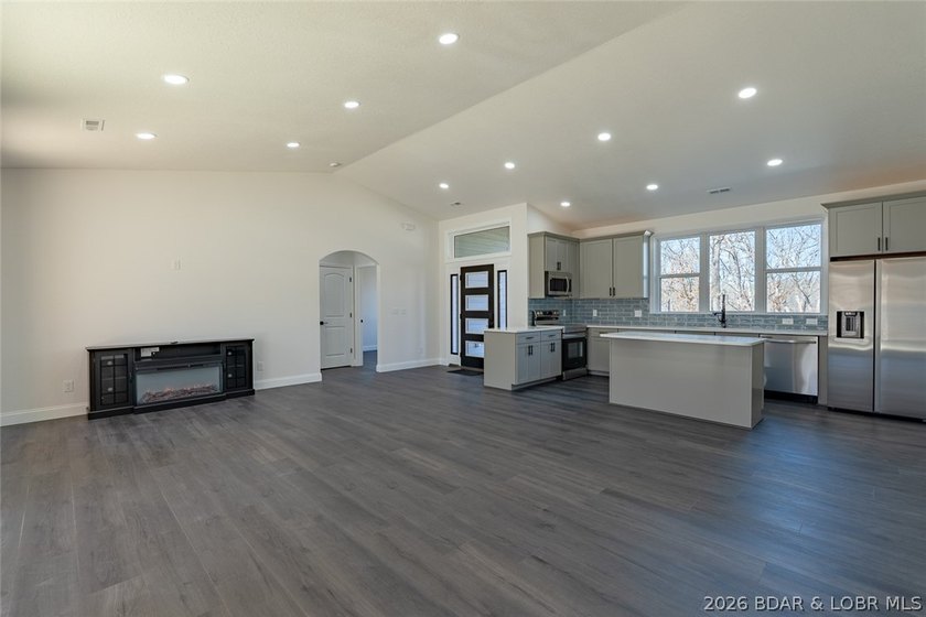Enjoy main-level living in the highly sought after Porto Cima - photo 7