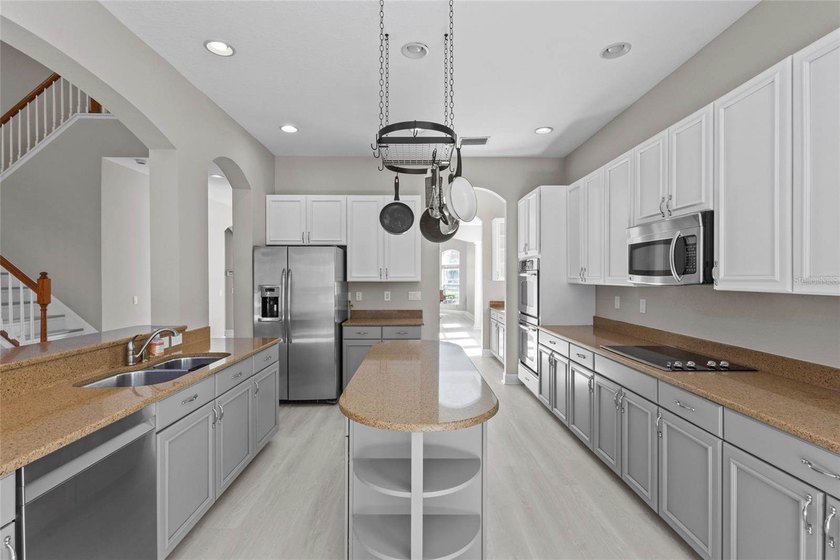 This beautifully updated 5-bedroom, 4-bathroom residence has - photo 12